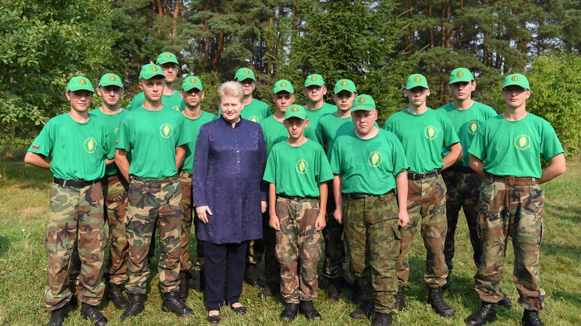 Prezidentė – Lietuvos šaulių sąjungos vasaros stovykloje