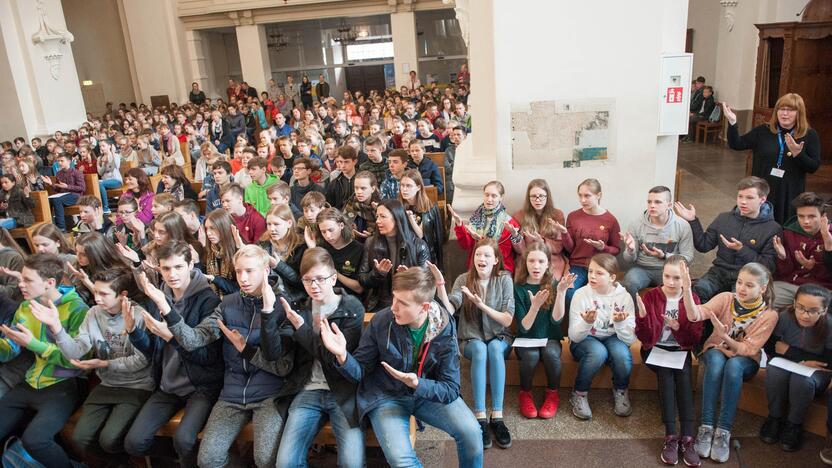 Malda gestų kalba Kauno šv. Pranciškaus Ksavero bažnyčioje