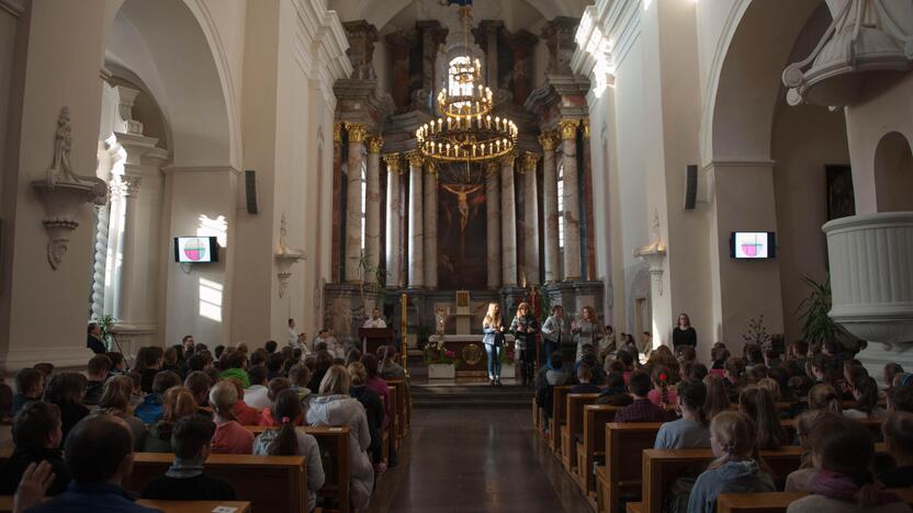 Malda gestų kalba Kauno šv. Pranciškaus Ksavero bažnyčioje