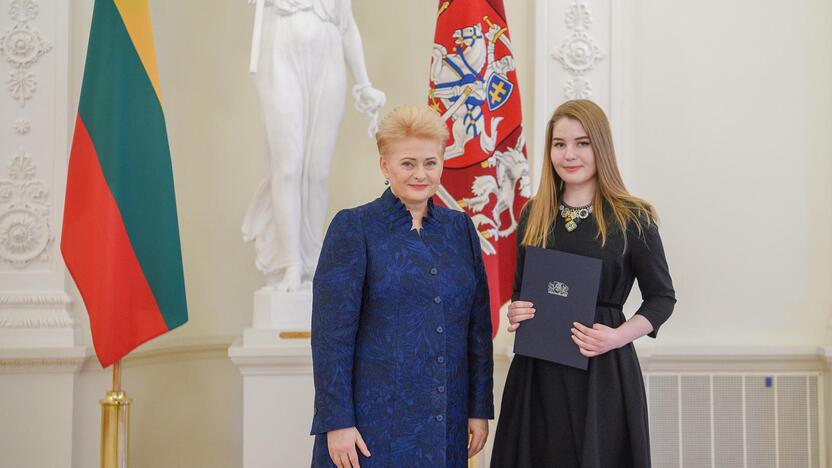 Nacionalinio diktanto konkurso laureatų apdovanojimai