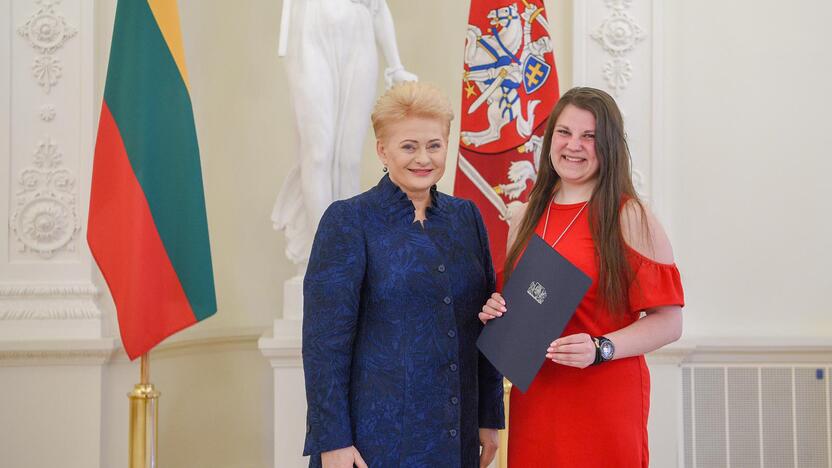 Nacionalinio diktanto konkurso laureatų apdovanojimai