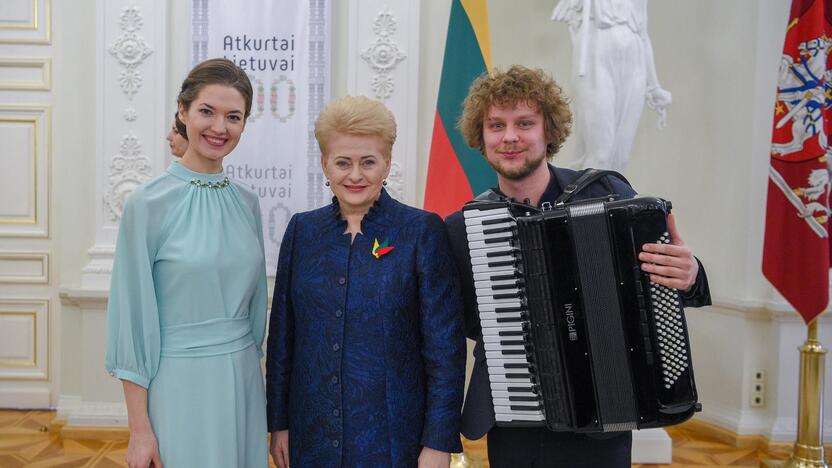 Menininkams įteiktos Nacionalinės premijos