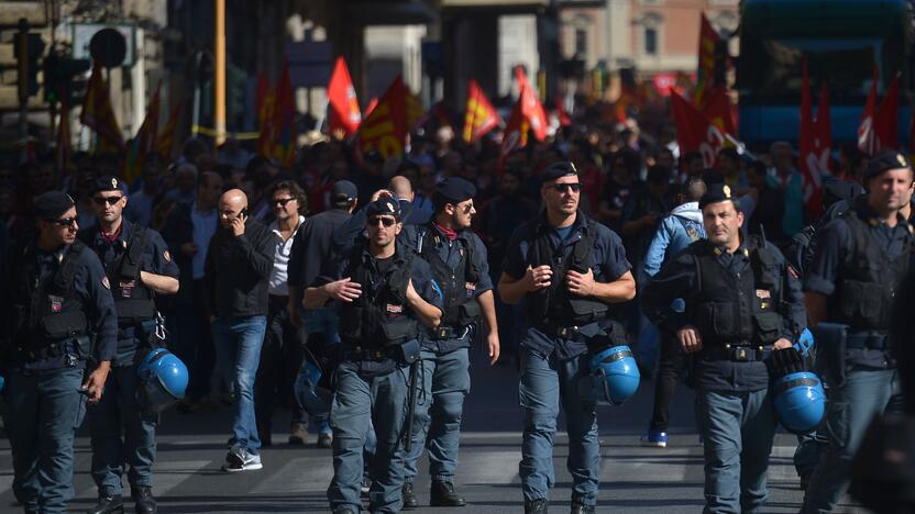 Romoje – protestas prieš taupymo politiką