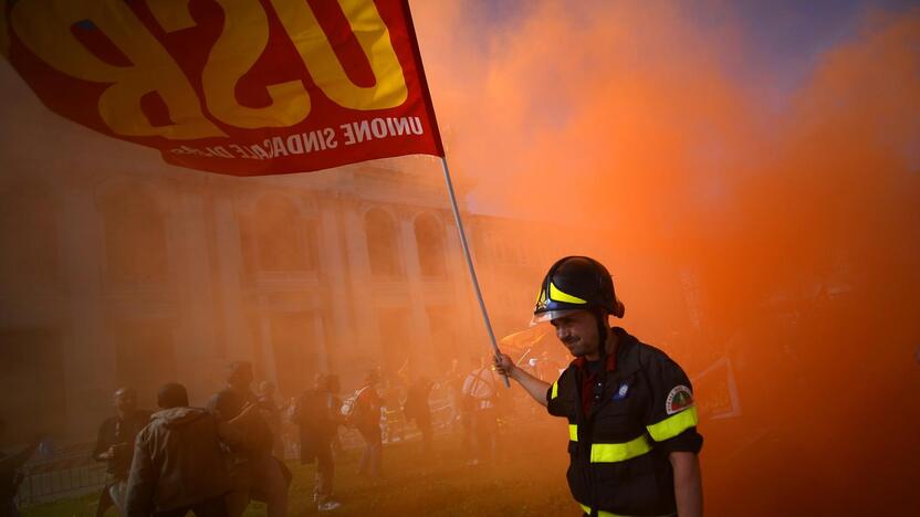 Romoje – protestas prieš taupymo politiką