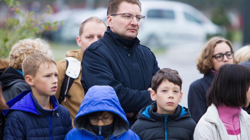 Sostinėje atidengta skulptūra „Mama...!“