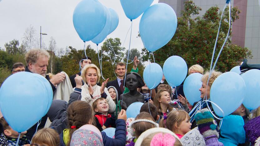 Sostinėje atidengta skulptūra „Mama...!“