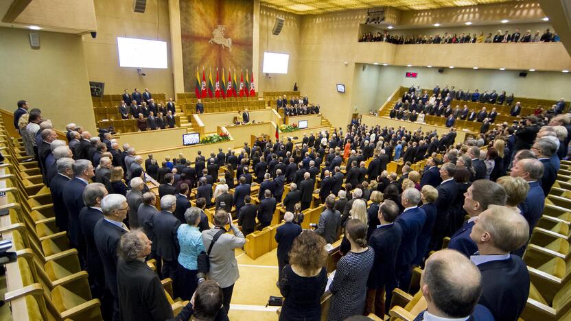 Naujas Seimas susirinko į pirmąjį posėdį