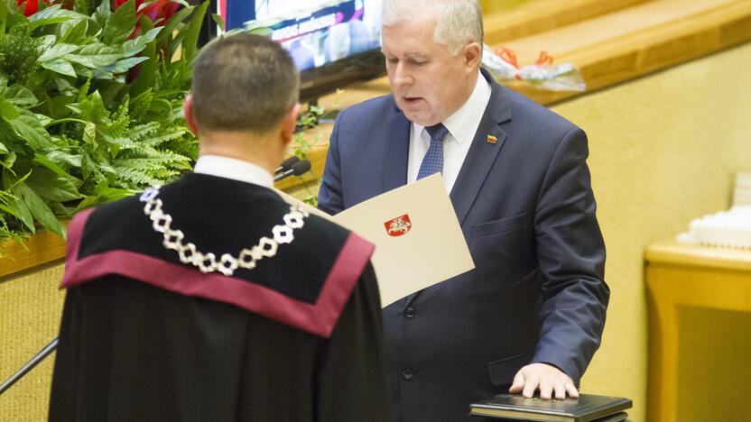 Naujas Seimas susirinko į pirmąjį posėdį