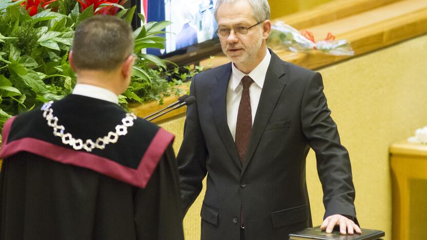 Naujas Seimas susirinko į pirmąjį posėdį