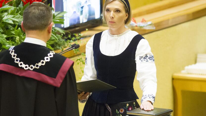 Naujas Seimas susirinko į pirmąjį posėdį