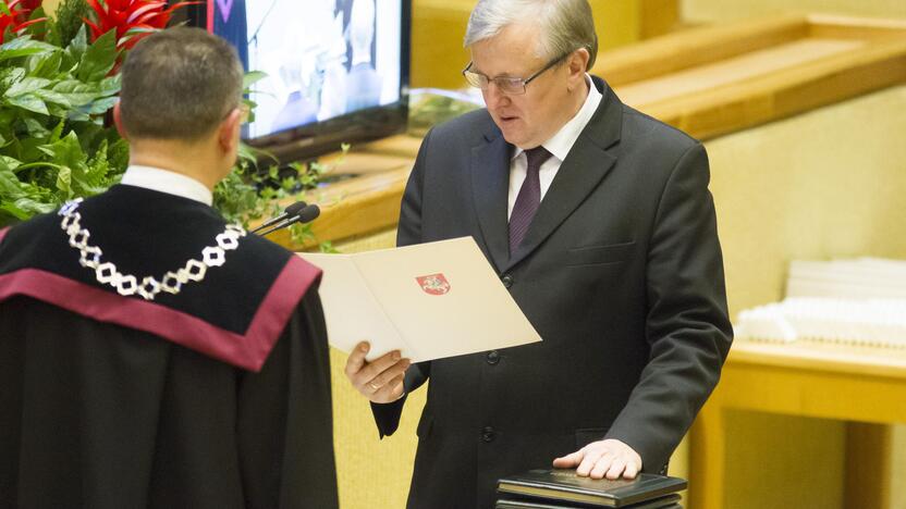 Naujas Seimas susirinko į pirmąjį posėdį