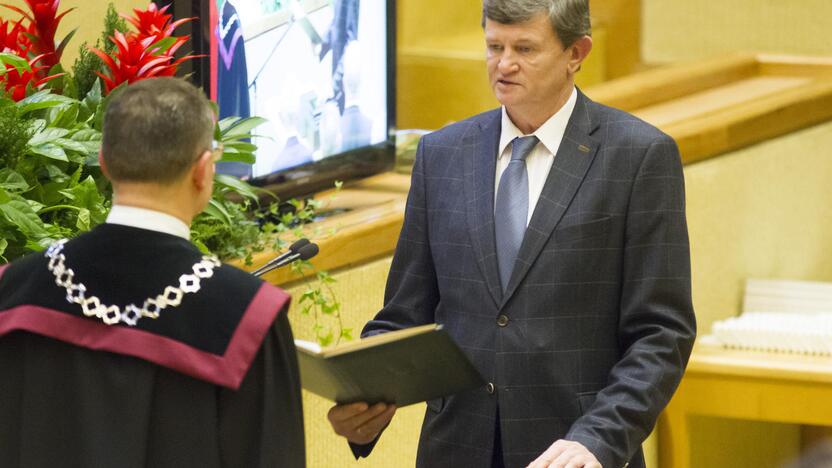 Naujas Seimas susirinko į pirmąjį posėdį