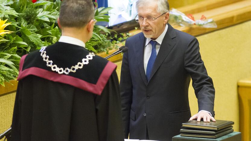 Naujas Seimas susirinko į pirmąjį posėdį