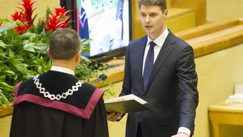 Naujas Seimas susirinko į pirmąjį posėdį