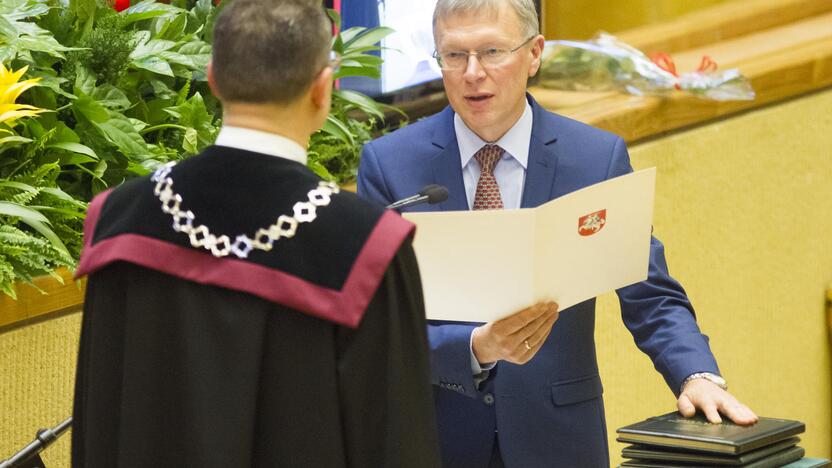 Naujas Seimas susirinko į pirmąjį posėdį