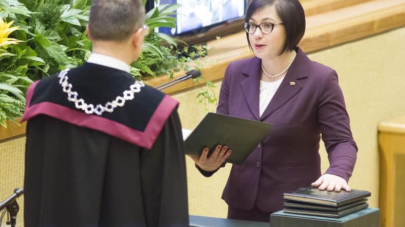 Naujas Seimas susirinko į pirmąjį posėdį