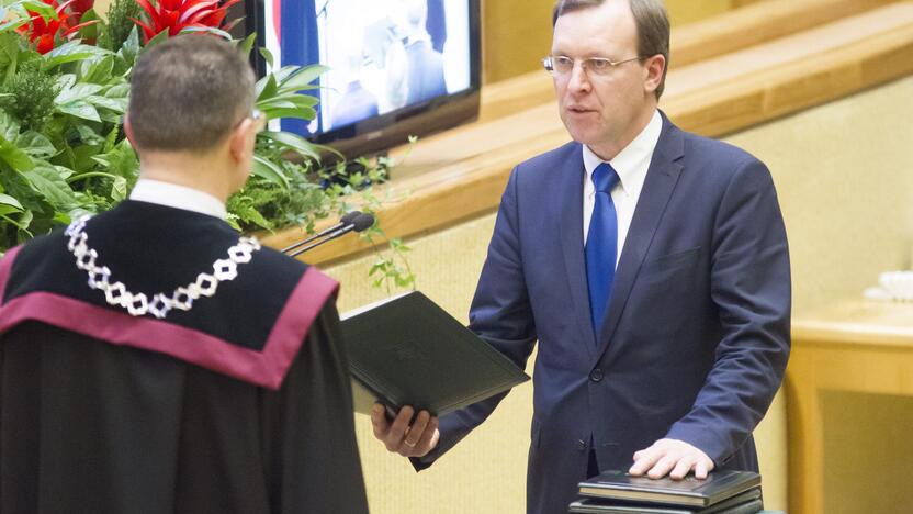 Naujas Seimas susirinko į pirmąjį posėdį