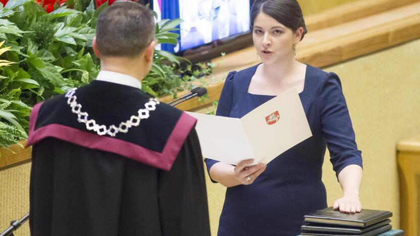 Naujas Seimas susirinko į pirmąjį posėdį