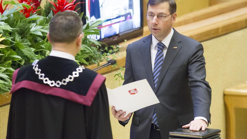 Naujas Seimas susirinko į pirmąjį posėdį