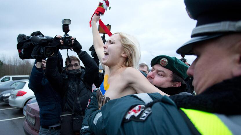 Sulaikyta Vilniuje pusnuogė protestavusi ukrainietė iš "Femen"