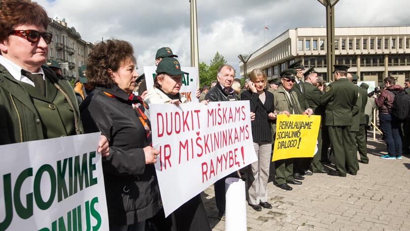 Miškininkų protestas prie Seimo