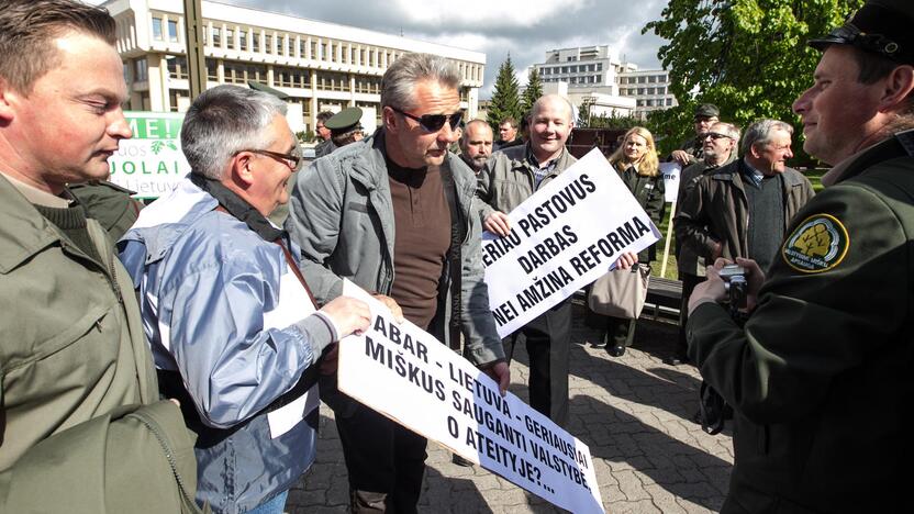 Miškininkų protestas prie Seimo