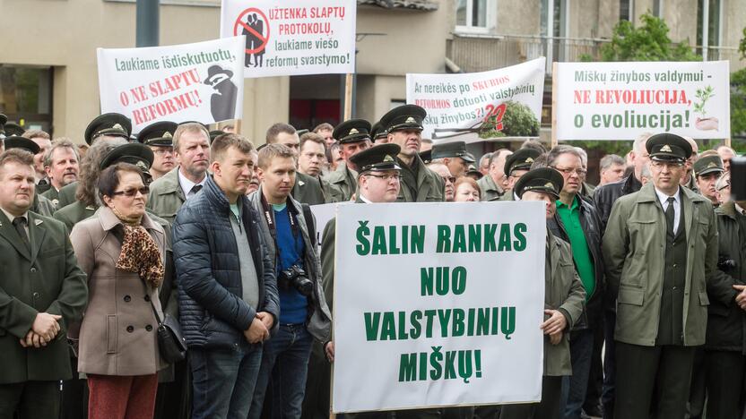 Miškininkų protestas prie Seimo