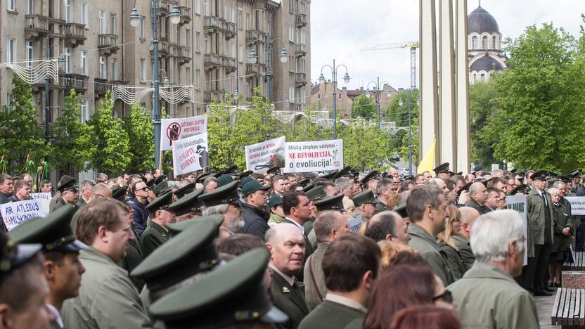 Miškininkų protestas prie Seimo