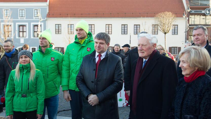 Startavo labdaringas Kalėdų karavanas