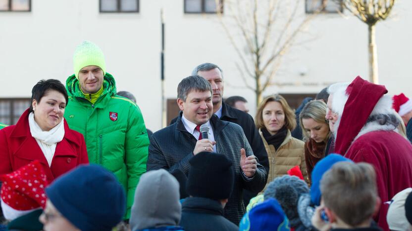 Startavo labdaringas Kalėdų karavanas