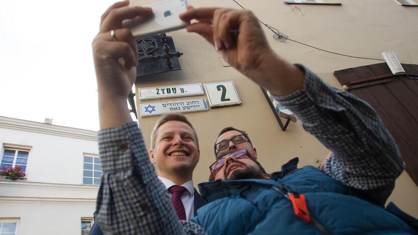 Žydų gatvėje – lentelė hebrajų ir jidiš kalbomis