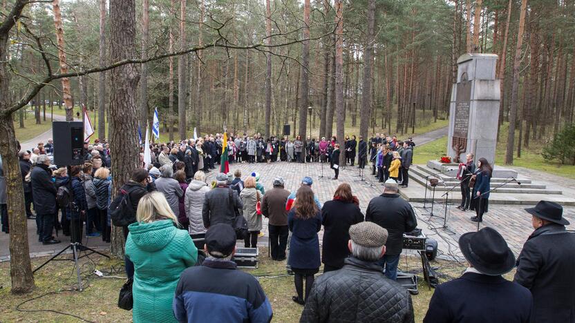 Panerių memoriale vyko Gyvųjų maršo procesija