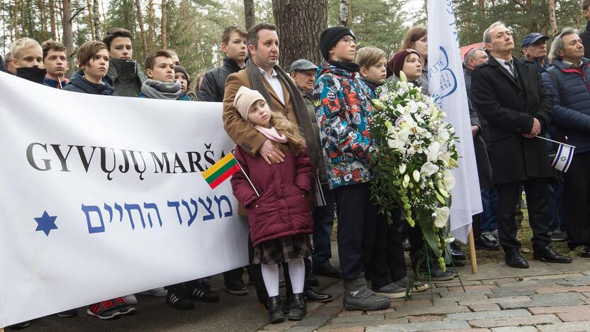 Panerių memoriale vyko Gyvųjų maršo procesija