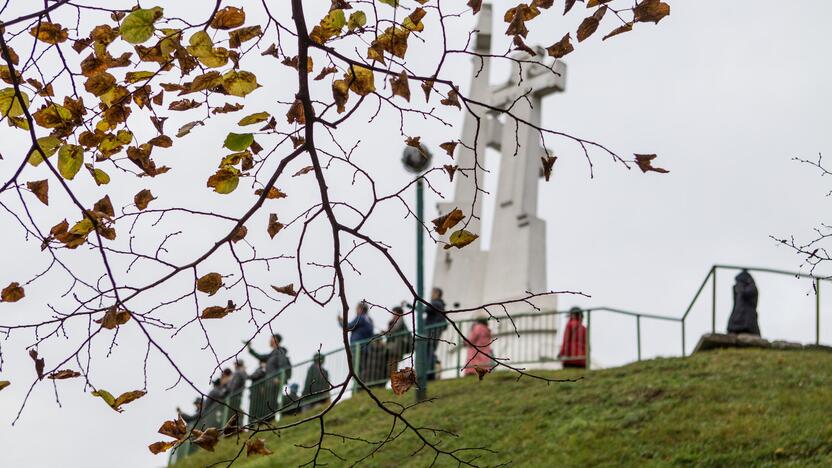 Ant Trijų Kryžių kalno atsivėrė plyšys