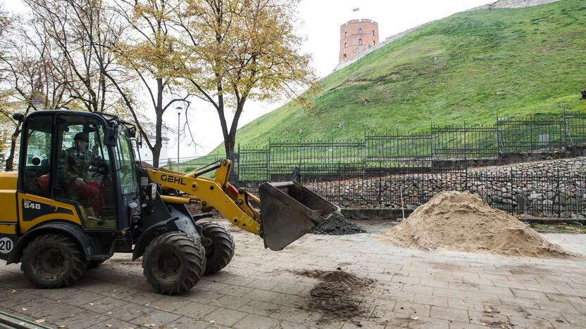 Ant Trijų Kryžių kalno atsivėrė plyšys