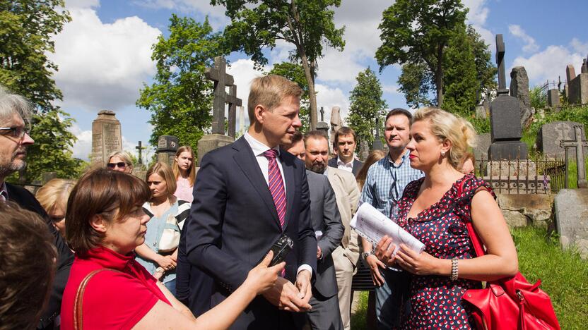 Paveldosaugininkai apsilankė Rasų kapinėse