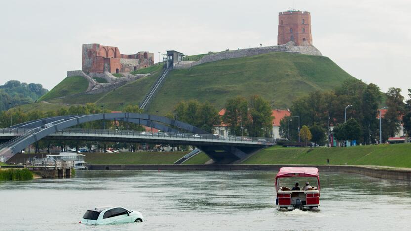 Neryje pakrikštytas atnaujintas „Fiat 500“