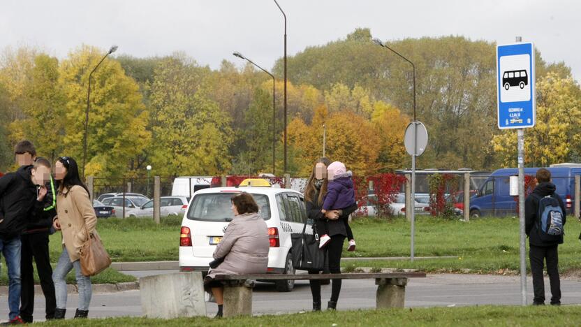 Pelnas: daugybę metų uostamiestyje nesugebama nukirsti nelegalių vežėjų gijos, prilipusios prie priemiestinių autobusų maršrutų.