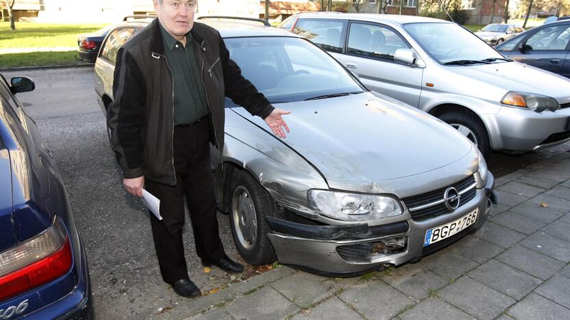 Laukia: klaipėdietis G.Osipkovas tikisi įstatymo pataisos, kad vėl galėtų naudotis savo paties automobiliu.