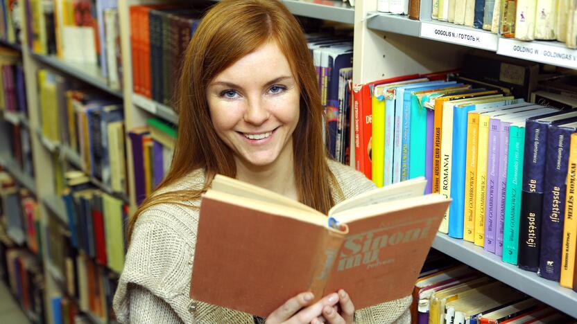 Nepersistengia: šiandien tik filologijos studentai ir bibliotekų darbuotojai dar pavarto sinonimų žodynus, kitiems tokios knygos – ne itin aktualios.