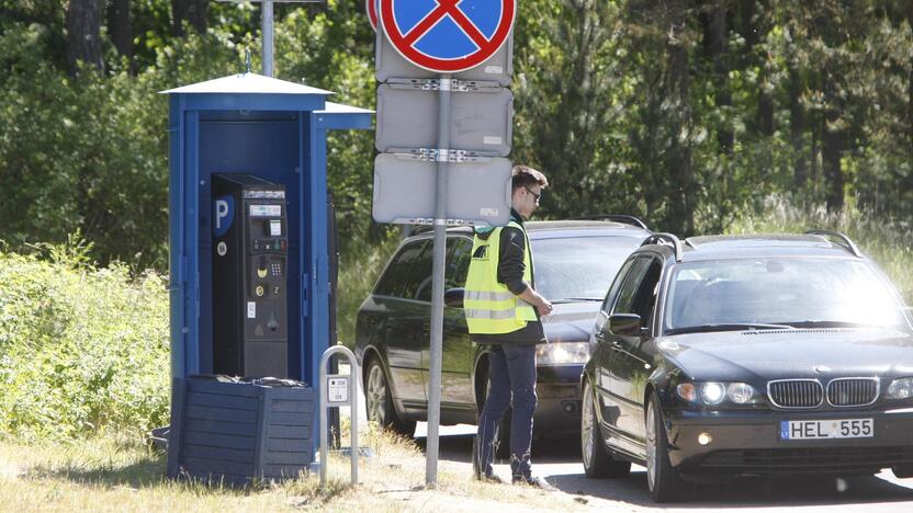 Vietos: nuo gegužės 1-osios už automobilių stovėjimą reikės mokėti ir paplūdimių prieigose bei Smiltynėje.