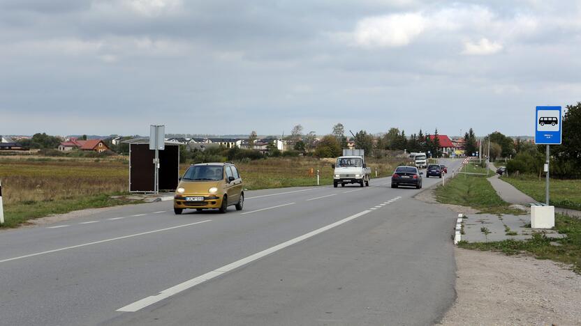 Gindulių gyventojai jau daug metų laukia, kada bus įrengta pėsčiųjų perėja.