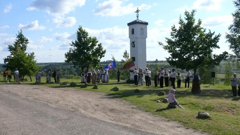 2008 m.: lakūnų 75-ųjų žūties metinių minėjimas prie paminklo Babtuose.