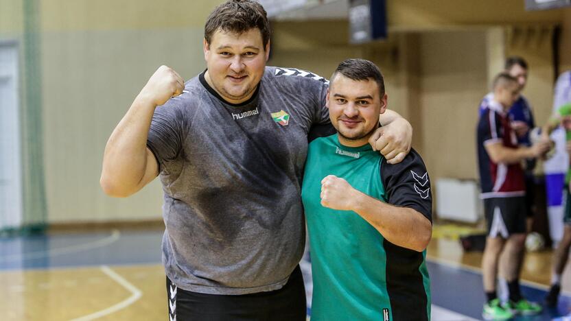 Naujokas: G.Cibulskis (kairėje) greitai pritapo prie komandos ir su kapitonu Arvydu Bučiumi dažnai praskaidrina nuotaiką sunkiose treniruotėse.