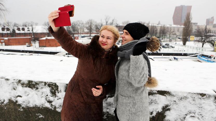 Mada: asmenukių karštinė neslūgsta – Klaipėdos pilies muziejus vakar kvietė miestiečius "įsipaveiksluoti" netradicinėje aplinkoje.