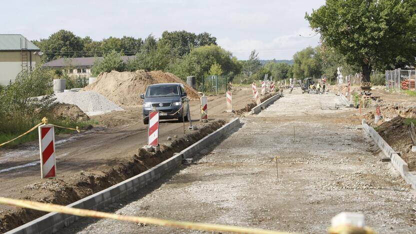 Viltys: jei viskas vyks sėkmingai, kitą savaitę planuojama pradėti asfaltuoti Akmenų gatvę.