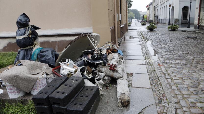 Netvarka: Tiltų gatvės gyventojų teigimu, Klaipėdos senamiesčio tokie vaizdai nepuošia.