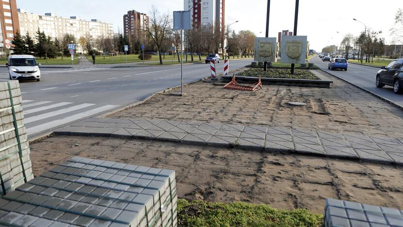 Darbai: prie Debreceno ženklo susidėvėjusios plytelės bus pakeistos naujomis trinkelėmis.