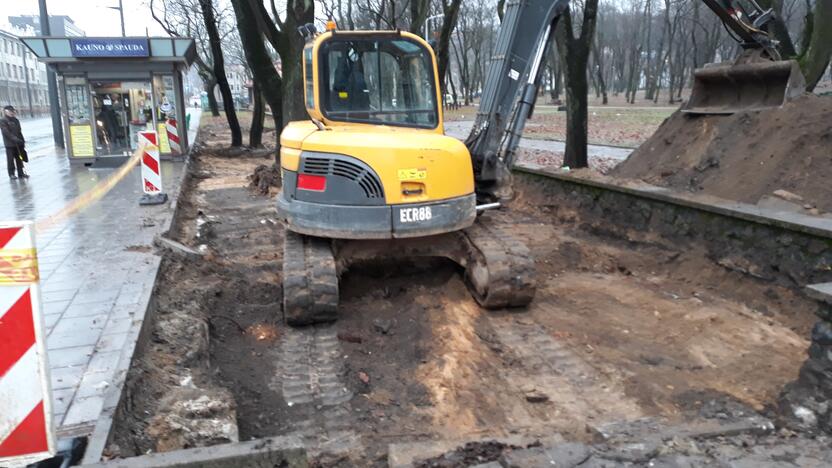 Neįtikima: S.Pūtvio nuomone, sprendimas užkloti Pirmojo pasaulinio karo vokiečių karių kapavietes šaligatvio plytelėmis niekuo nepateisinamas.