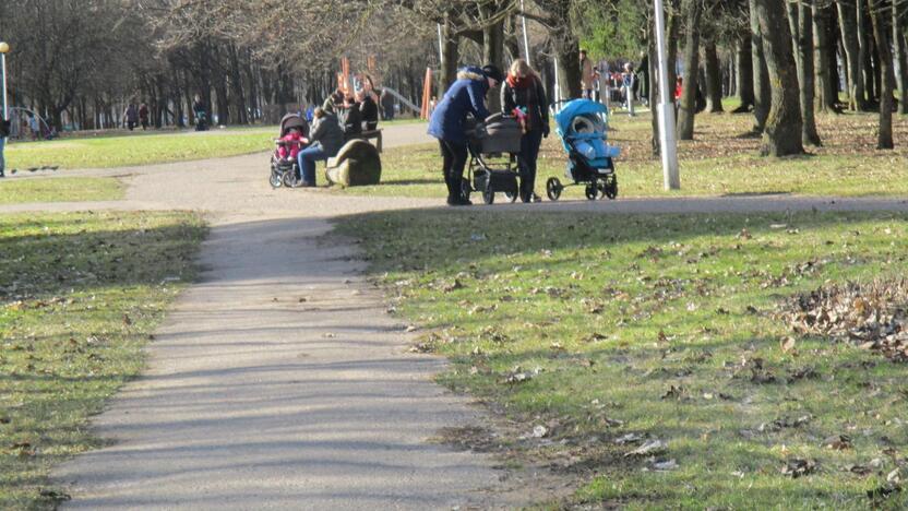 Kauniečiai užplūdo Draugystės parką